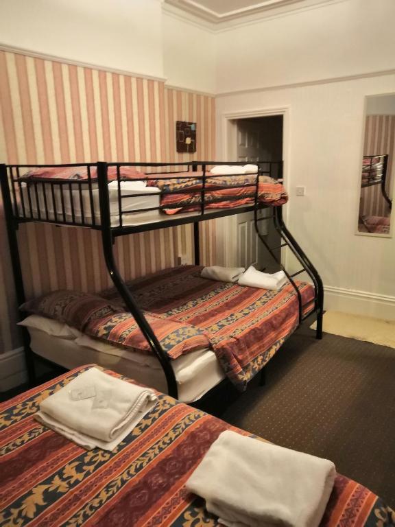 New Derina Hotel room 1