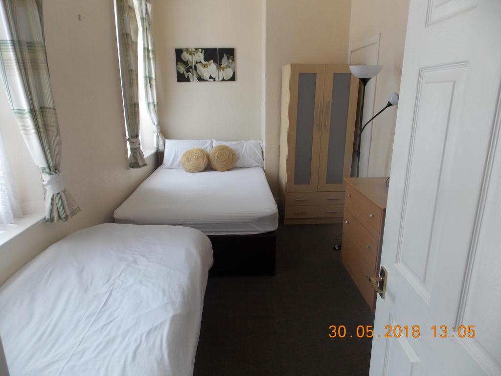 New Derina Hotel room 2