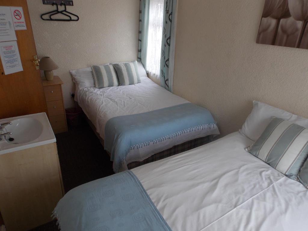 New Derina Hotel room 3