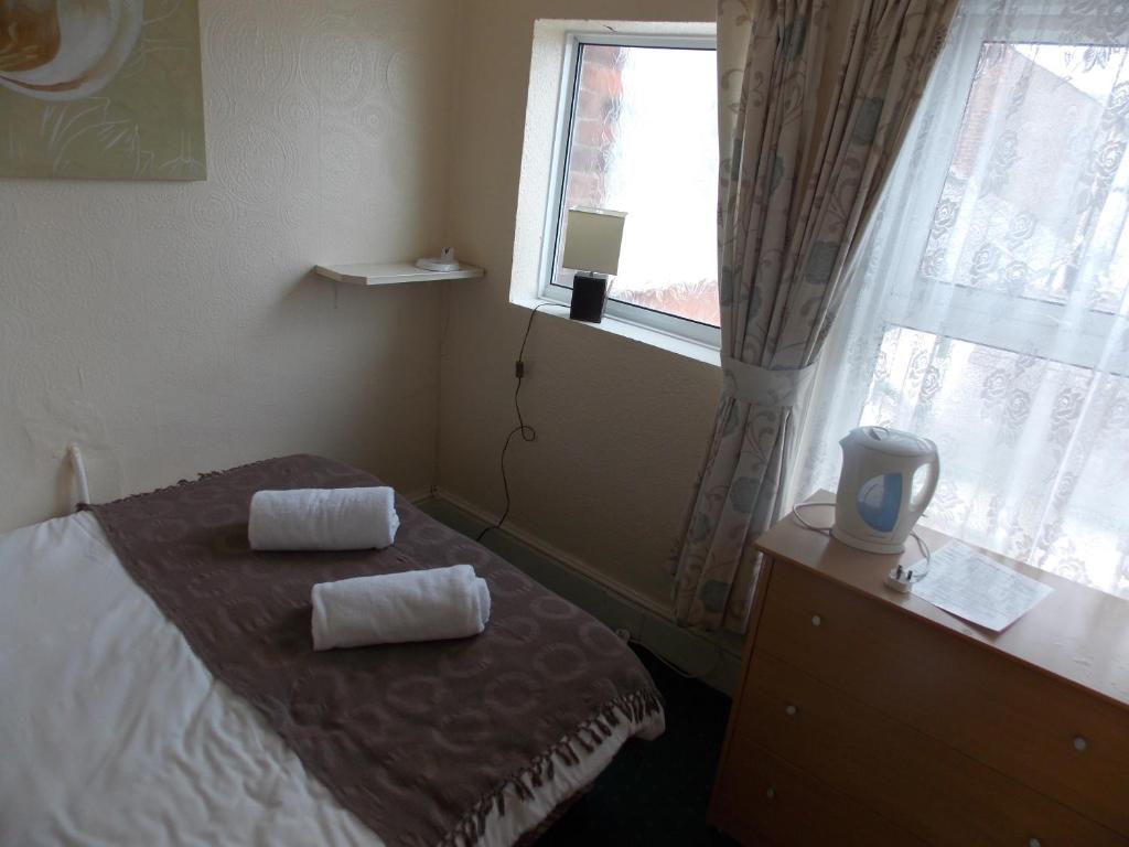 New Derina Hotel room 4