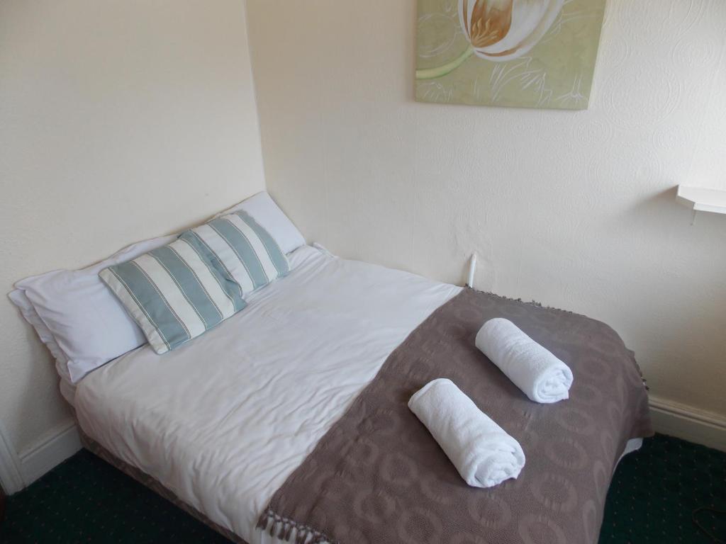 New Derina Hotel room 5