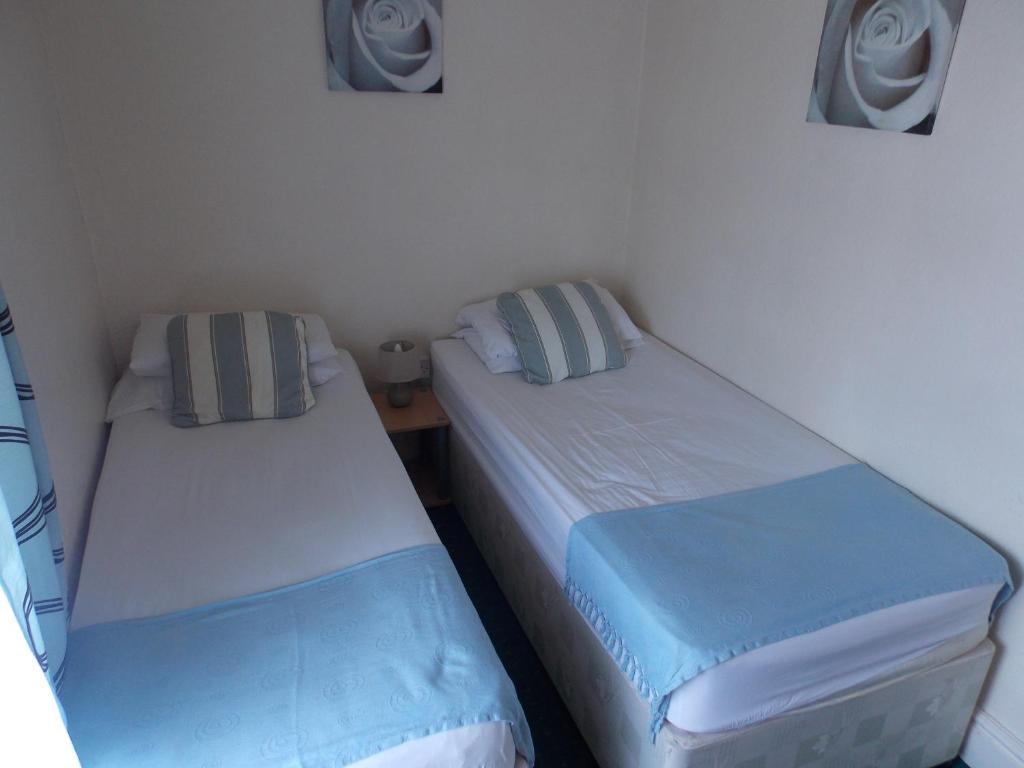 New Derina Hotel room 6